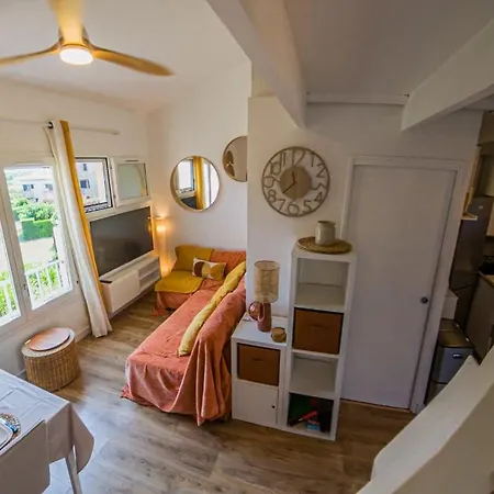 Appartamento Charming With Terrace Near The Beaches Hyères