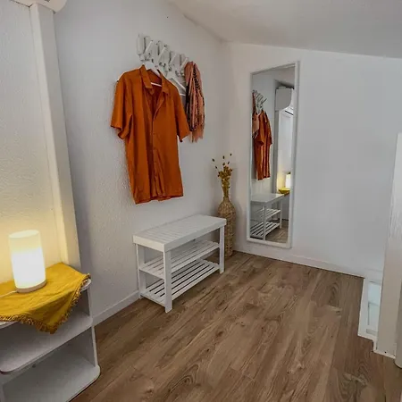 Charming With Terrace Near The Beaches Appartamento