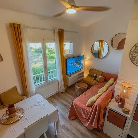 Charming With Terrace Near The Beaches 아파트